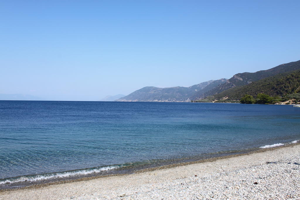 Sungate Beach Rovies Room photo