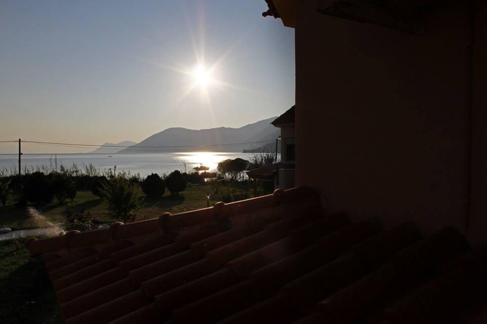 Sungate Beach Rovies Room photo